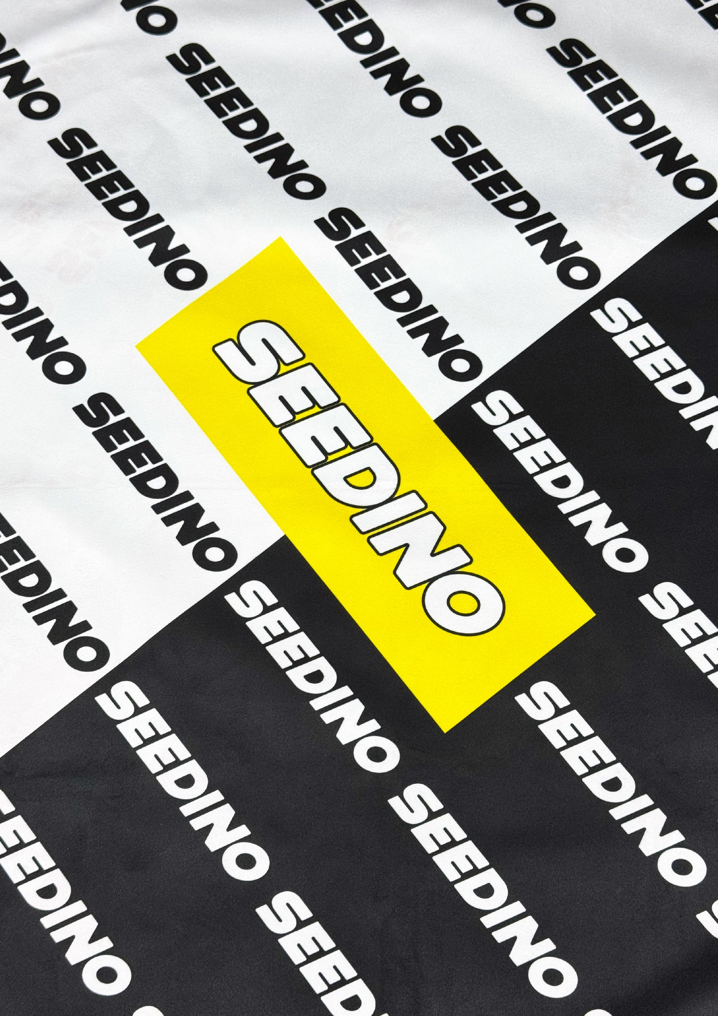 SEEDINO LOGO Classic Black & White Towel